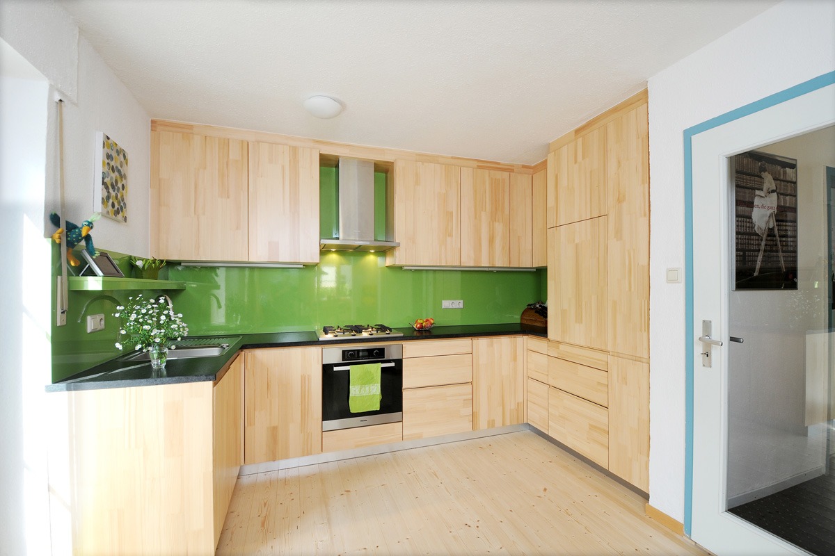 Küche aus Massivholz in Tanne