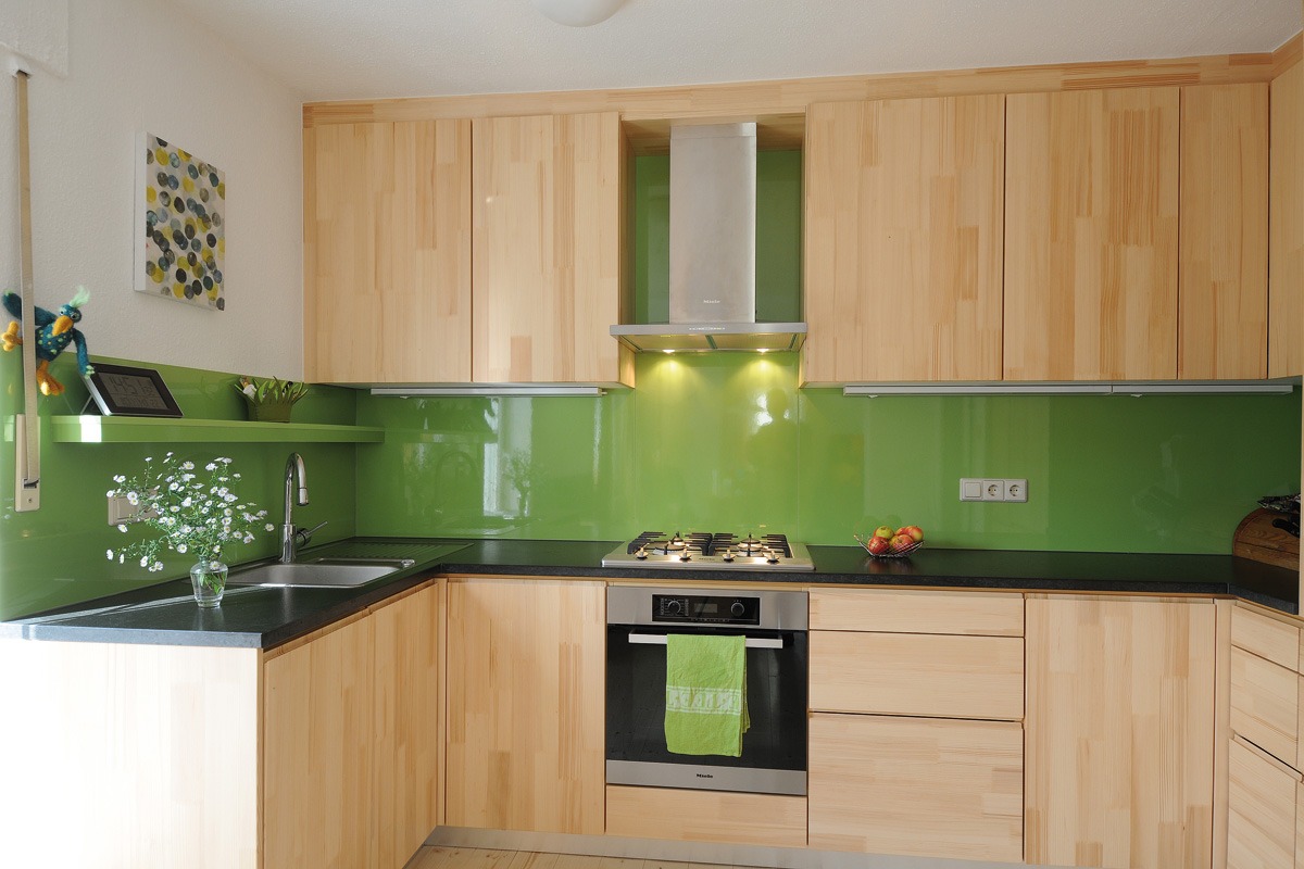 Küche aus Massivholz in Tanne