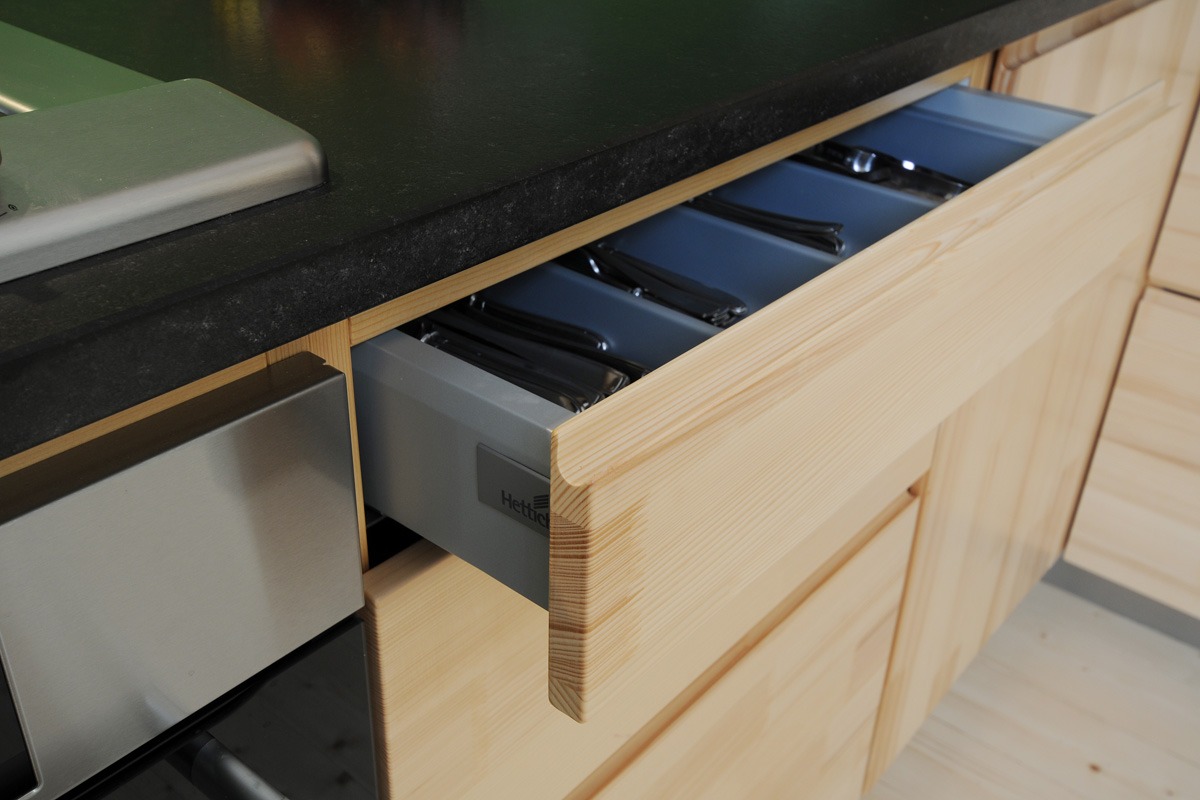 Küche aus Massivholz in Tanne