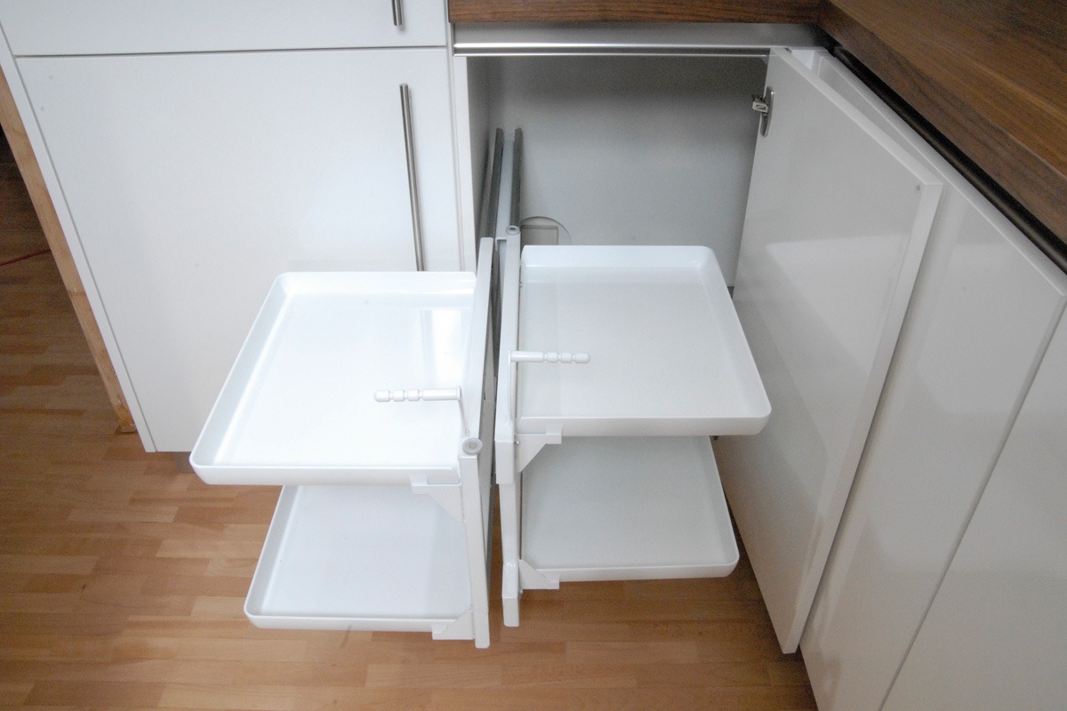 Küche vom Schreiner in Ahorn und Nussbaum