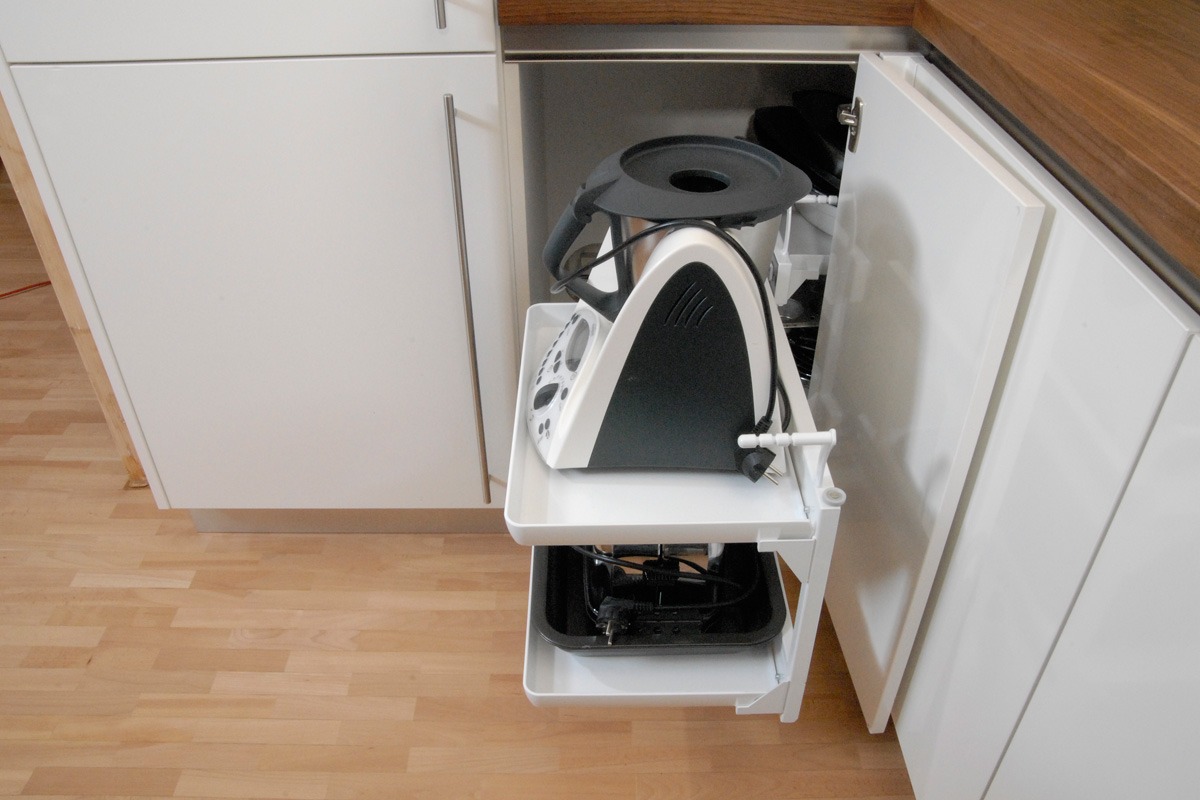 Küche vom Schreiner in Ahorn und Nussbaum