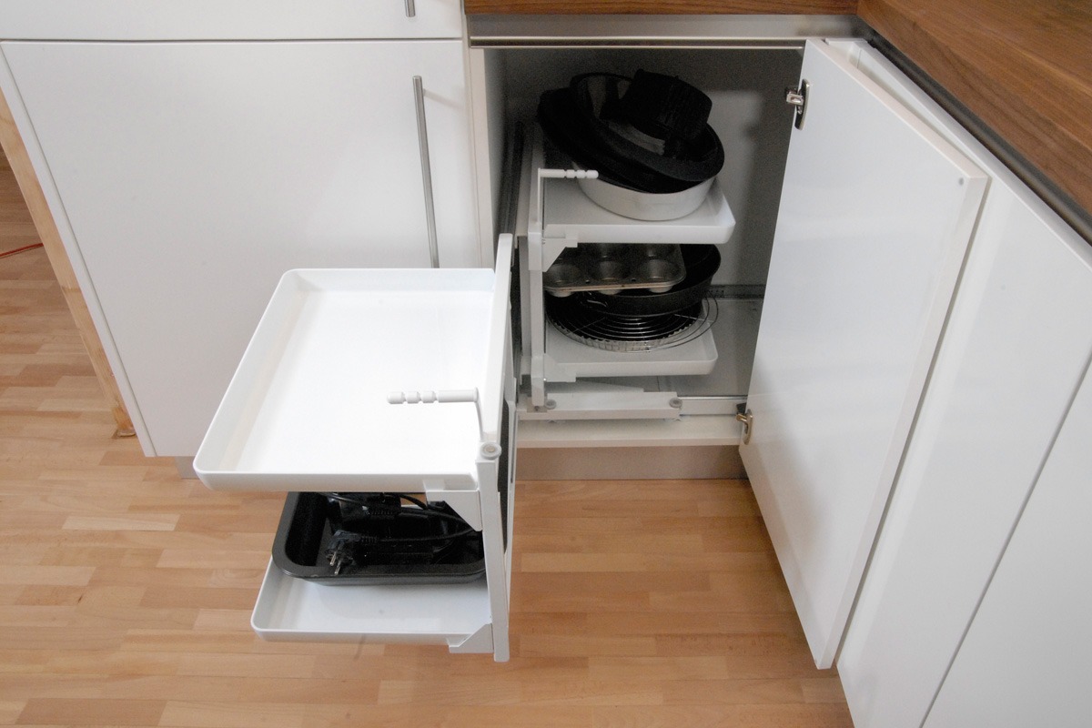 Küche vom Schreiner in Ahorn und Nussbaum