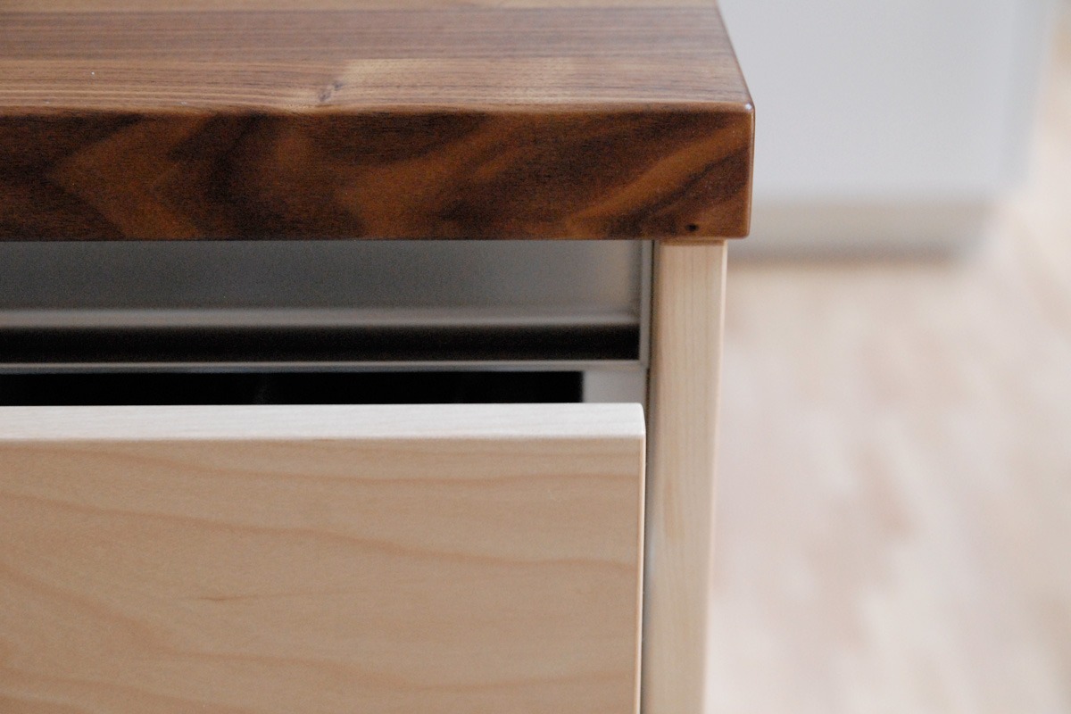 Küche vom Schreiner in Ahorn und Nussbaum